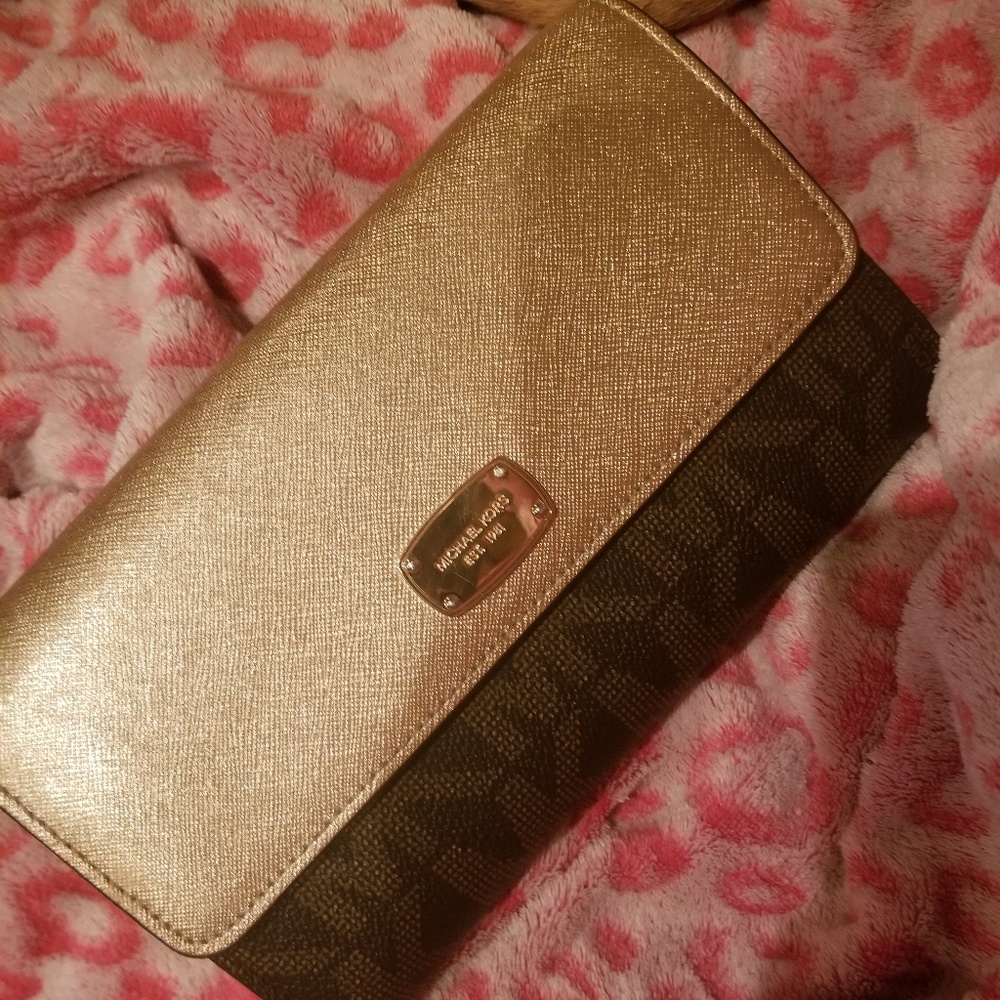 Michael Kors Wallet - Picture 1 of 3